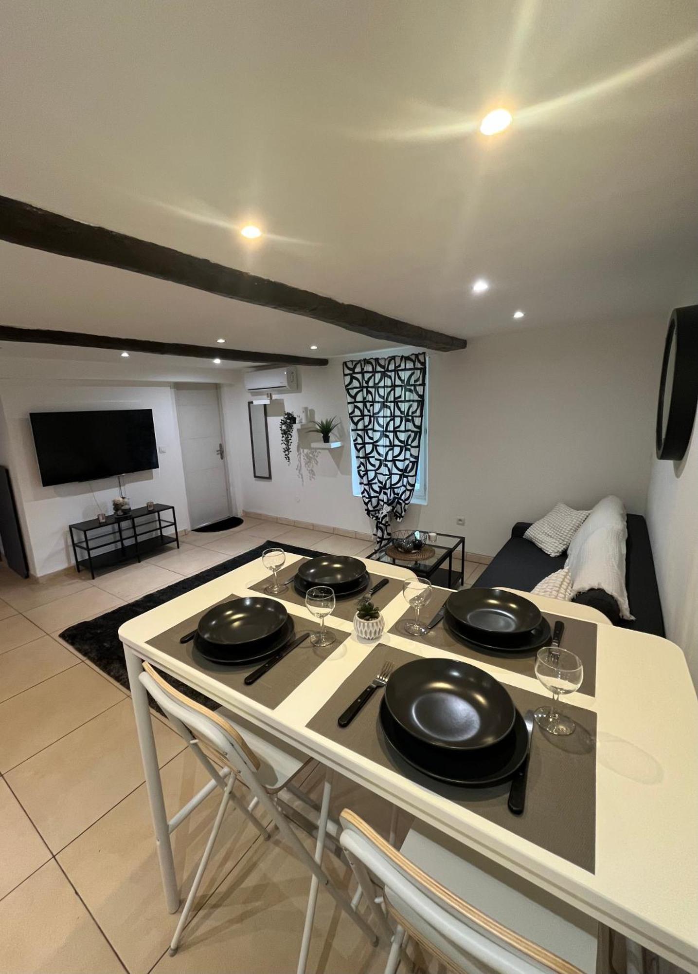 Apartment Avec Piscine Au Milieu Des Vignes *